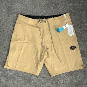 VISSLA SOLID SETS 18.5" BOARDSHORT - Size 34